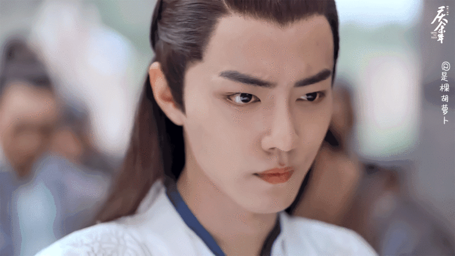 长夜粹冷月,破晓言冰云