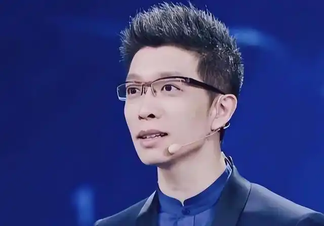 央视段子手朱广权:主持界的"郭德纲",手语老师却想给他一巴掌