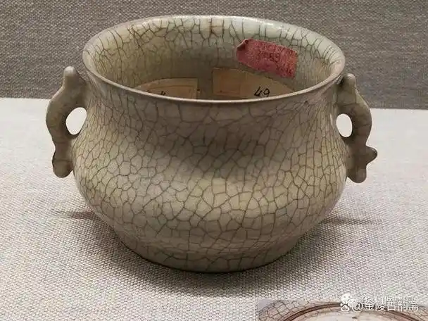 教你辨认:哥窑瓷器最重要的"酥油光"