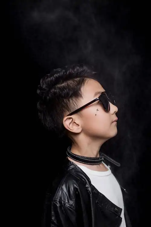 洋大叔儿童摄影的儿童摄影作品《酷》