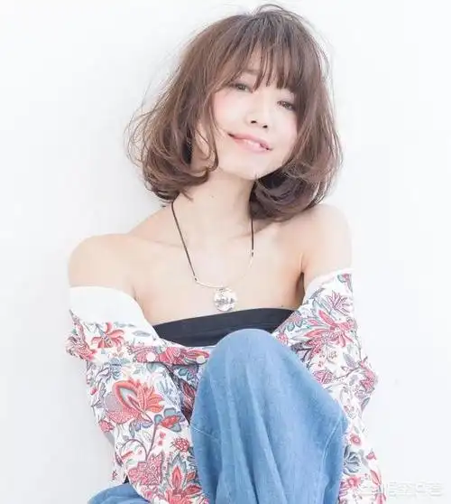 头条问答 - 沙发发质适合的发型有哪些?圆脸?(4个回答)