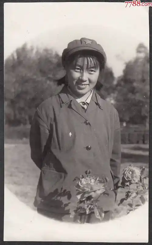 文革美女军人_老照片_包袱斋【7788收藏__收藏热线】