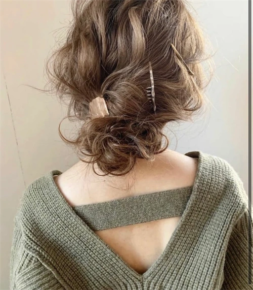 空气感蓬松丸子头 发量变多不是梦_盘发发型 - 美发站