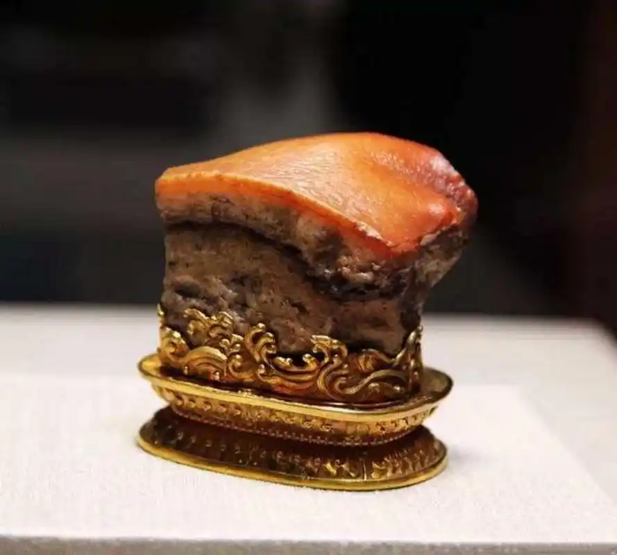 台湾故宫博物馆国宝级奇石《东坡肉》 67vs中国大陆至尊级奇石