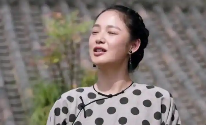 1《邪不压正》关巧红的扮演者是:周韵.