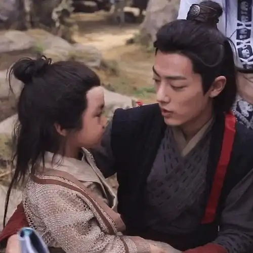 狼殿下花絮曝光肖战与孩子片场日常互动比戏内还温柔