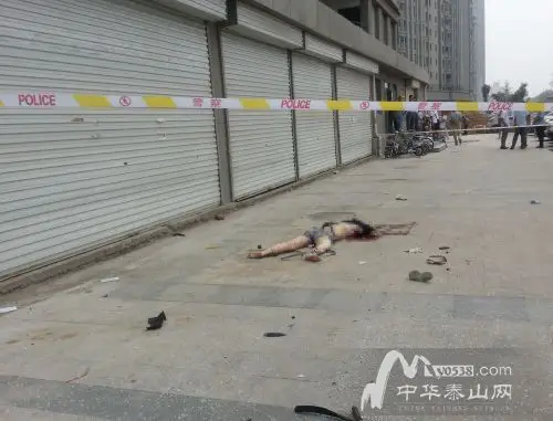 泰城女子坠楼身亡砸伤路过三轮车主