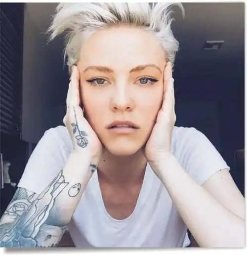 女生个性的中性风短发,帅起来没男生什么事儿,酷酷的超短发真美_发型