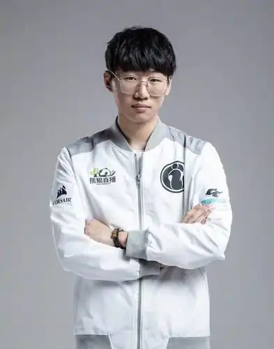 ning王身份大变:成hya教练!为lpl事业继续奋斗