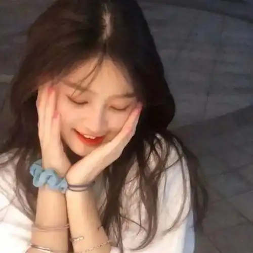 有哪些看上去干净温柔的女生头像?