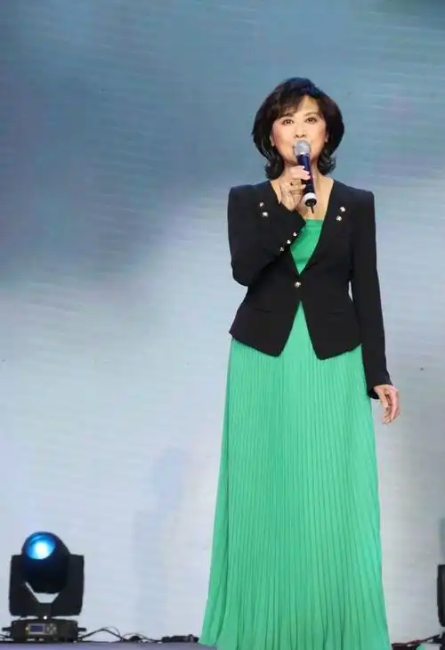 她一生未嫁,痴恋唐僧,65岁仍明媚动人