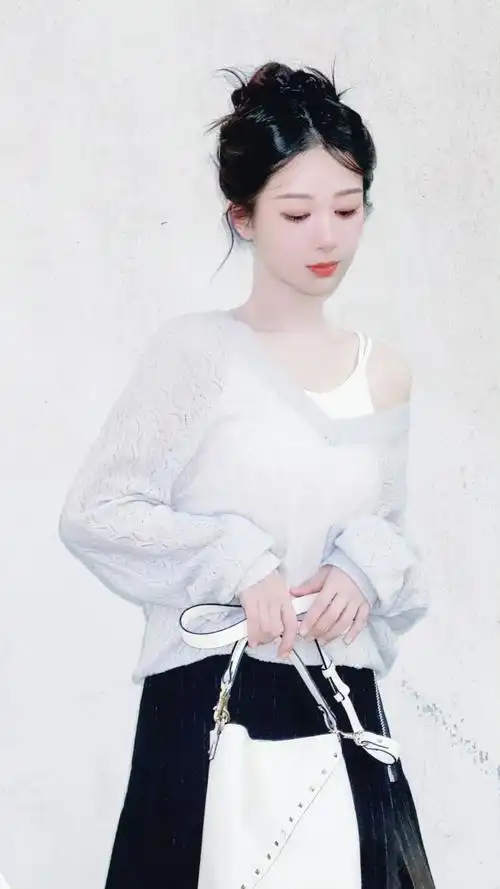 杨紫何惟芳#yz#杨紫#优秀演员@杨紫,她童星出道,逐梦多年不忘初心.