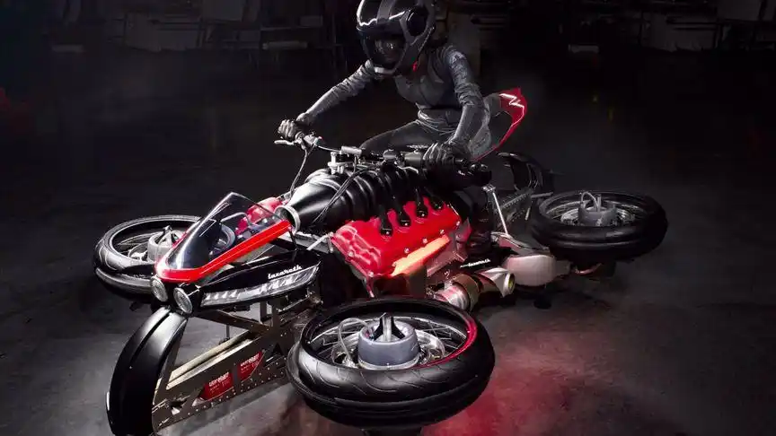 老外打造飞天摩托车,拥有四个轮子,飞天状态可以承载480斤重量