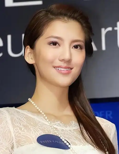 吴千语订婚仪式上遭遇尴尬,这只是个开始