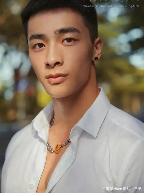 寸头短发,浓眉大眼少年感爆棚,是你眼中的男神吗?