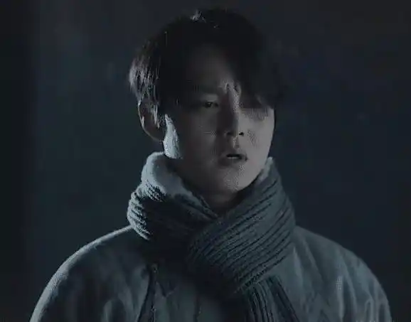 尹正翘起兰花指,抚摸黄晓明的耳尖,他们俩的反应让片场安静三秒_因为