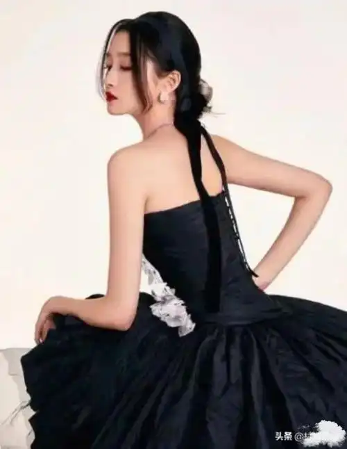 亚洲明星造梦关晓彤关晓彤大胆尝试亚洲蹲