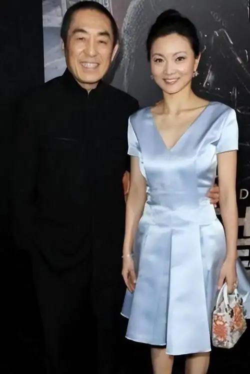 陈婷给张艺谋生下两儿一女隐忍11年换来一个名分