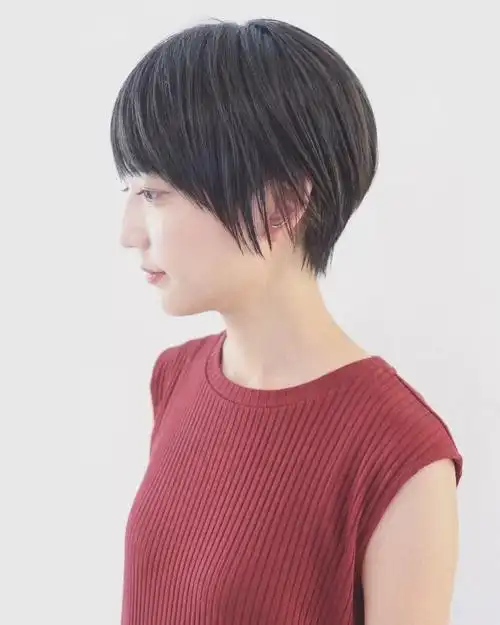 发型欣赏简单时尚干净的女生短发