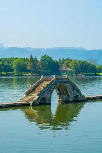 中国浙江绍兴柯岩风景区鉴湖古桥系锦桥
