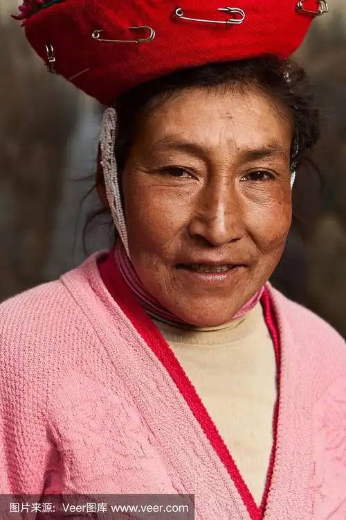 穿着民族服装的秘鲁妇女,圣谷