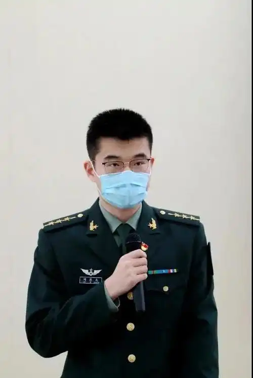 用青春描绘人民军医最亮的底色