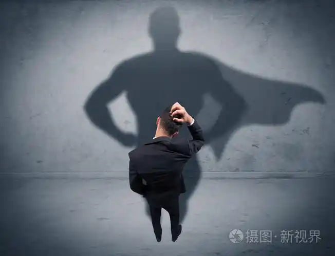 成功的商人和超级英雄的影子