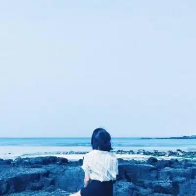 2021年最新款式女生背影唯美头像