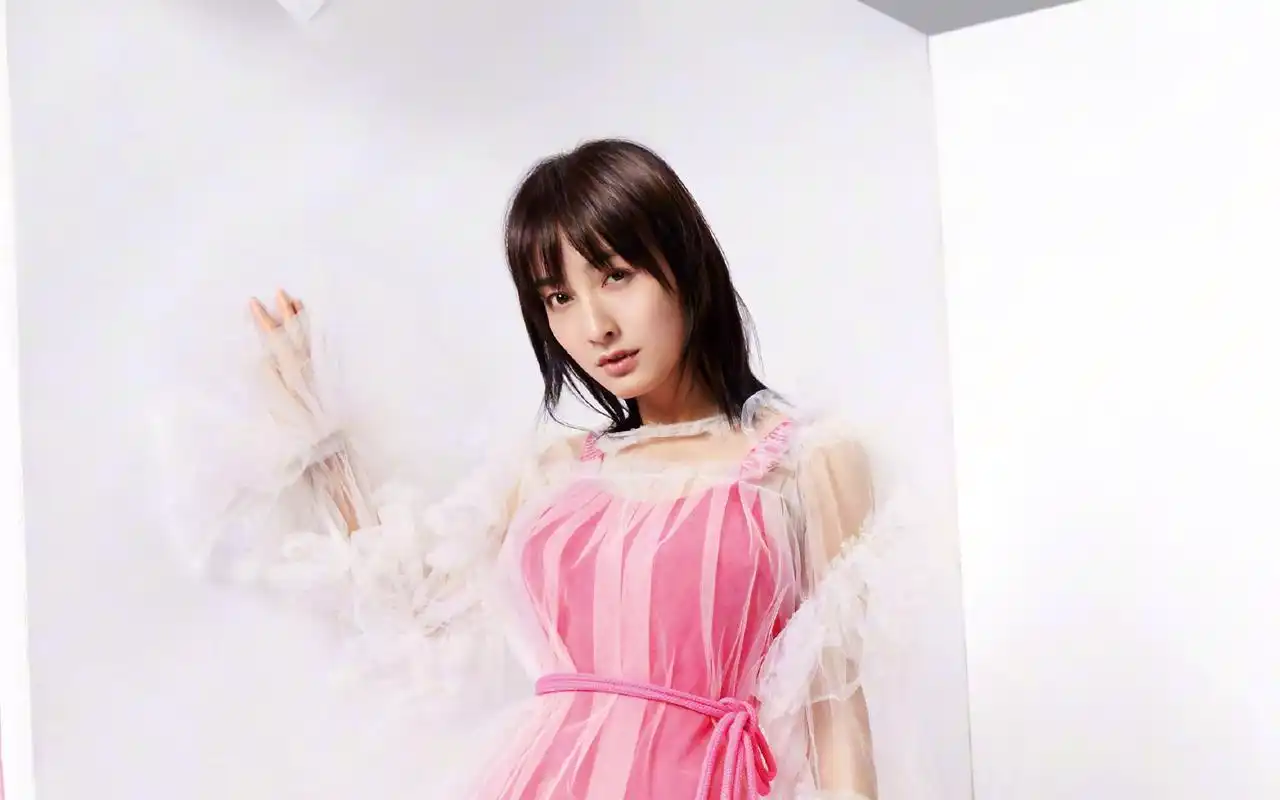 吴昕男人装时尚性感写真高清图片桌面壁纸