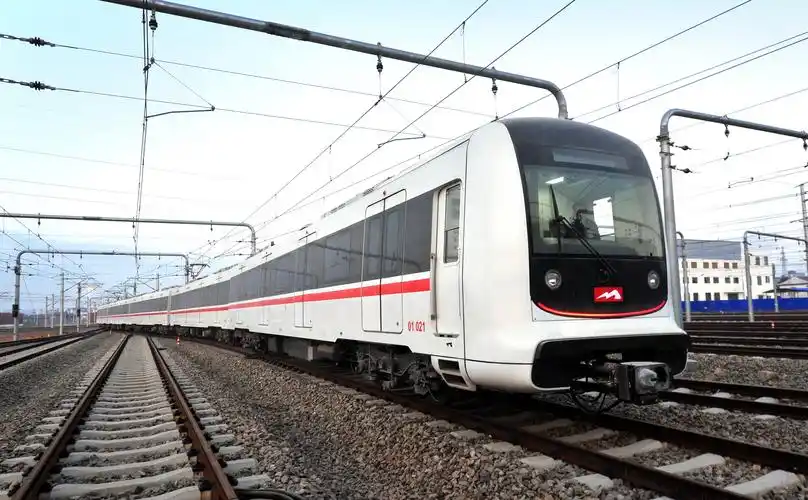 2015年12月26日,南昌地铁1号线正式开通试运营,英雄城从此驶入"地铁