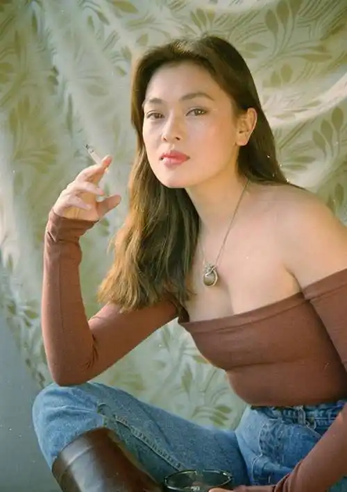 史可早期的清纯写真,穿修身方领衫搭牛仔裤,凸出的小肚子好真实_上衣_