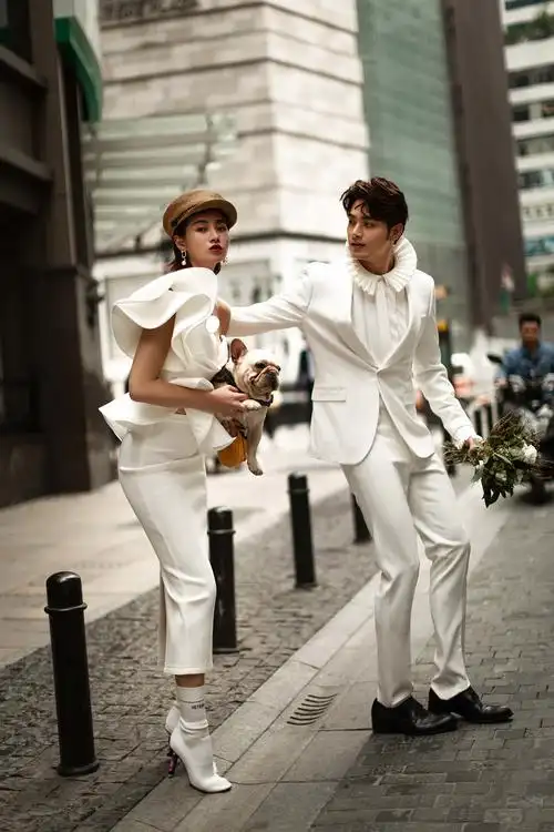 接片修图师贞贞的婚纱摄影作品《街拍》