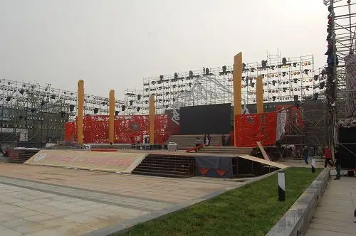 开幕式舞台初具雏形