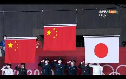 升国旗,奏国歌!两面五星红旗同时在东京奥运会赛场上升起!