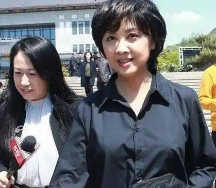 原创"最帅唐僧"徐少华,巅峰时娶了"丑妻",结婚37年恩爱如初_朱琳_杨琨