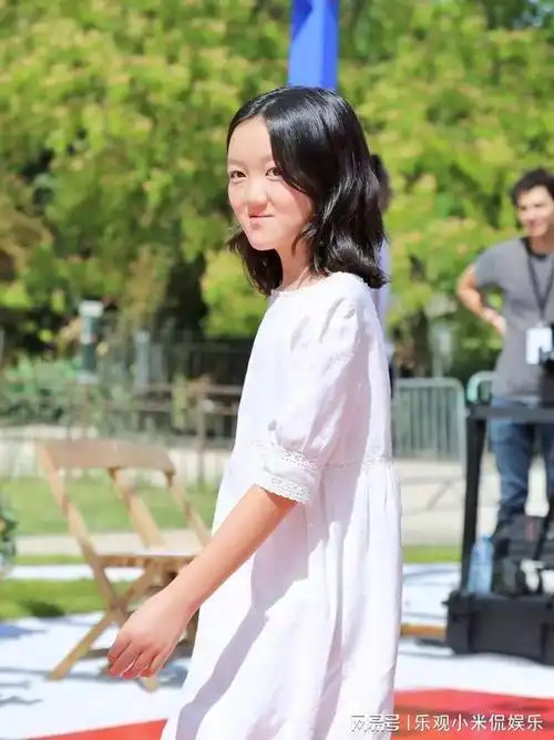 小女儿万千宠爱,大女儿漂泊国外留学,被指两女同父不同命|李嫣|王菲