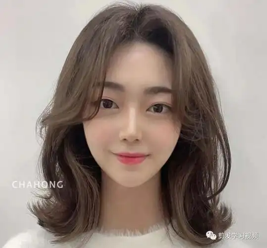 宝藏女孩的齐肩烫短发