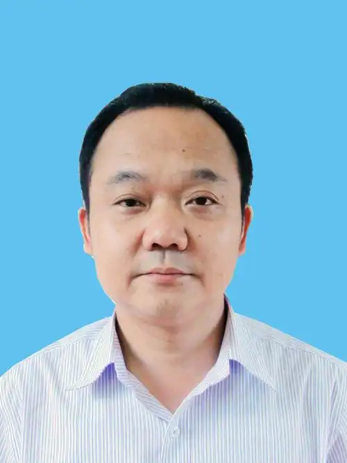 局党组成员副局长张华