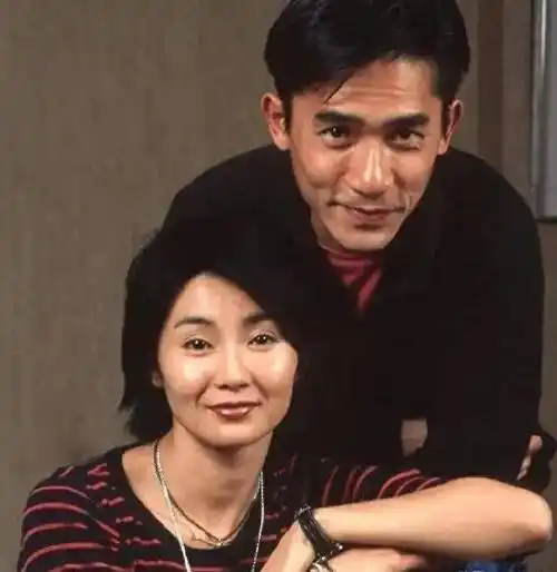 打死我也不敢相信这是张曼玉,张曼玉出席活动穿的衣服太好看了_香港