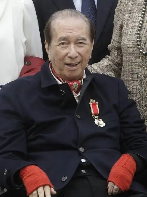 甚至是见到她这个人的时候,都会以为她是男生,但其实何超雄是不折不扣