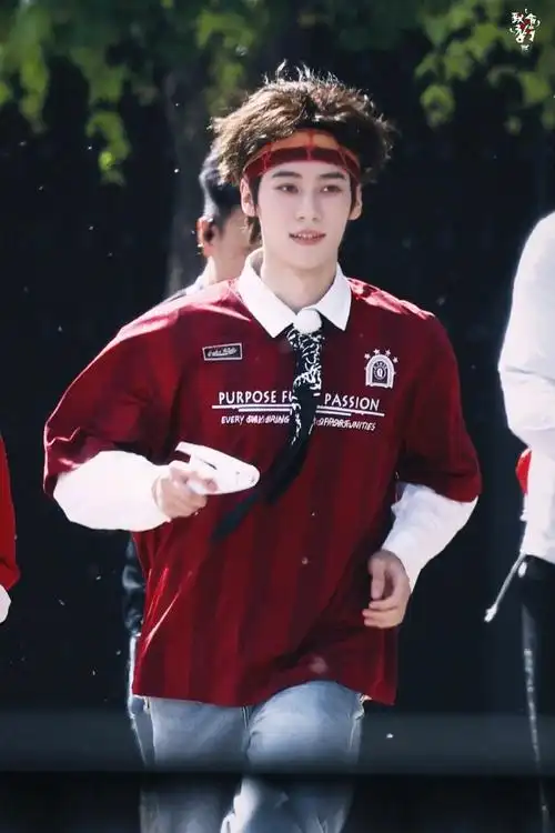 咪咕星鲜事##张真源跑男发带造型##奔跑吧撕名牌全员