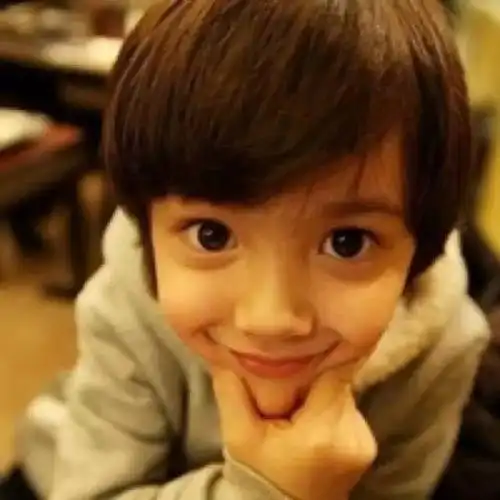 欧美嘟嘴的男孩头像