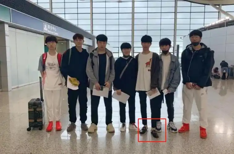 卫冕冠军ig前往欧洲羞男大秀名贵拖鞋一双能抵ning女友花销