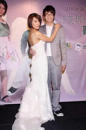 江美琪将举行音乐会 找林健辉"姊弟恋"(组图)