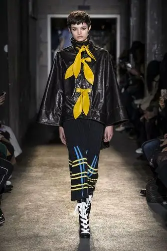 法国女设计师个性时尚品牌 victoria/tomas(维多利亚托马斯)2018秋冬