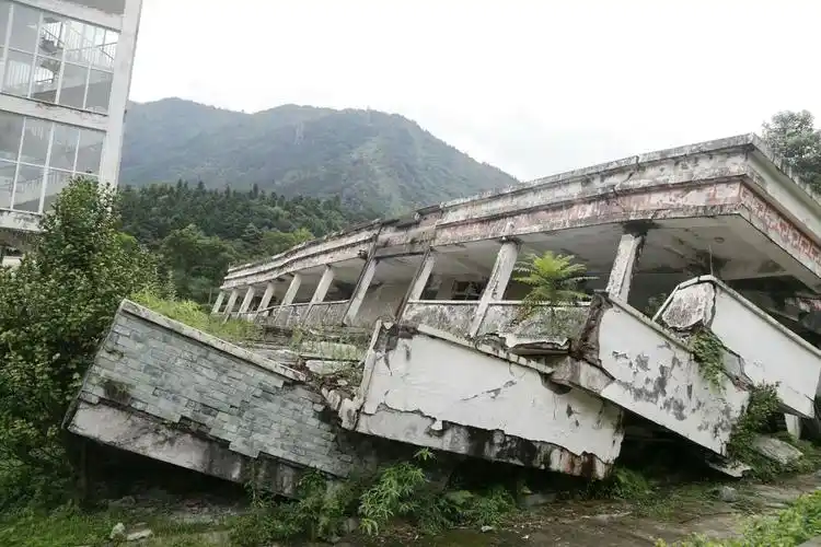 汶川大地震漩口中学遗址