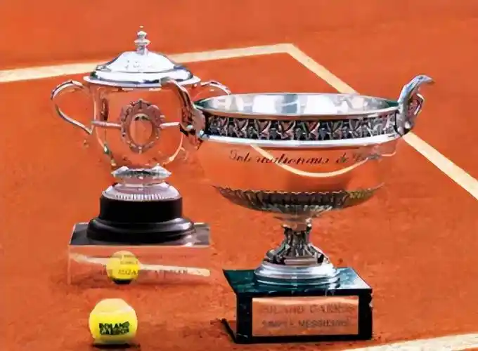 取得了人生中第一个大满贯奖杯,成为当之无愧的网球女王