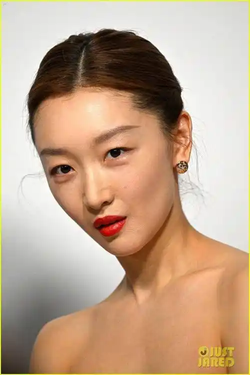 她怎么做到换脸不动刀的_周冬雨_气质_自然