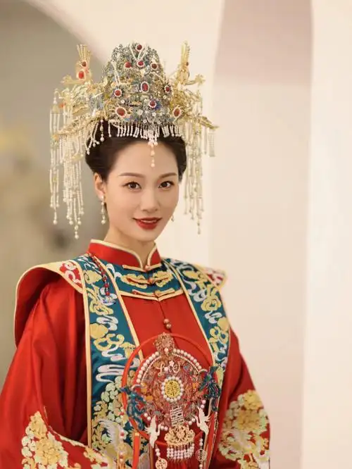 明制汉服凤冠霞帔