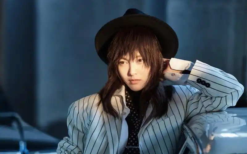 唐嫣帅气中性风杂志写真图片壁纸